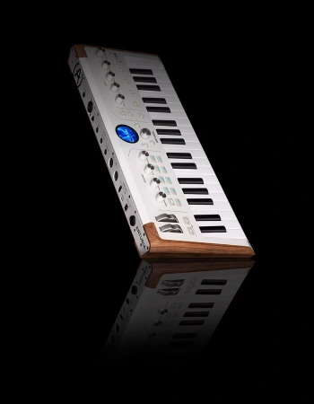 Купить Arturia AstroLab 37 White за 74&nbsp;990 ₽