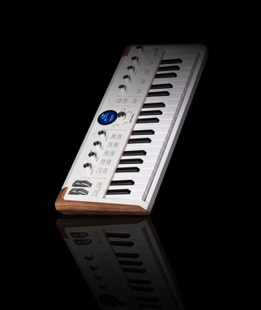 Купить Arturia AstroLab 37 White за 74&nbsp;990 ₽